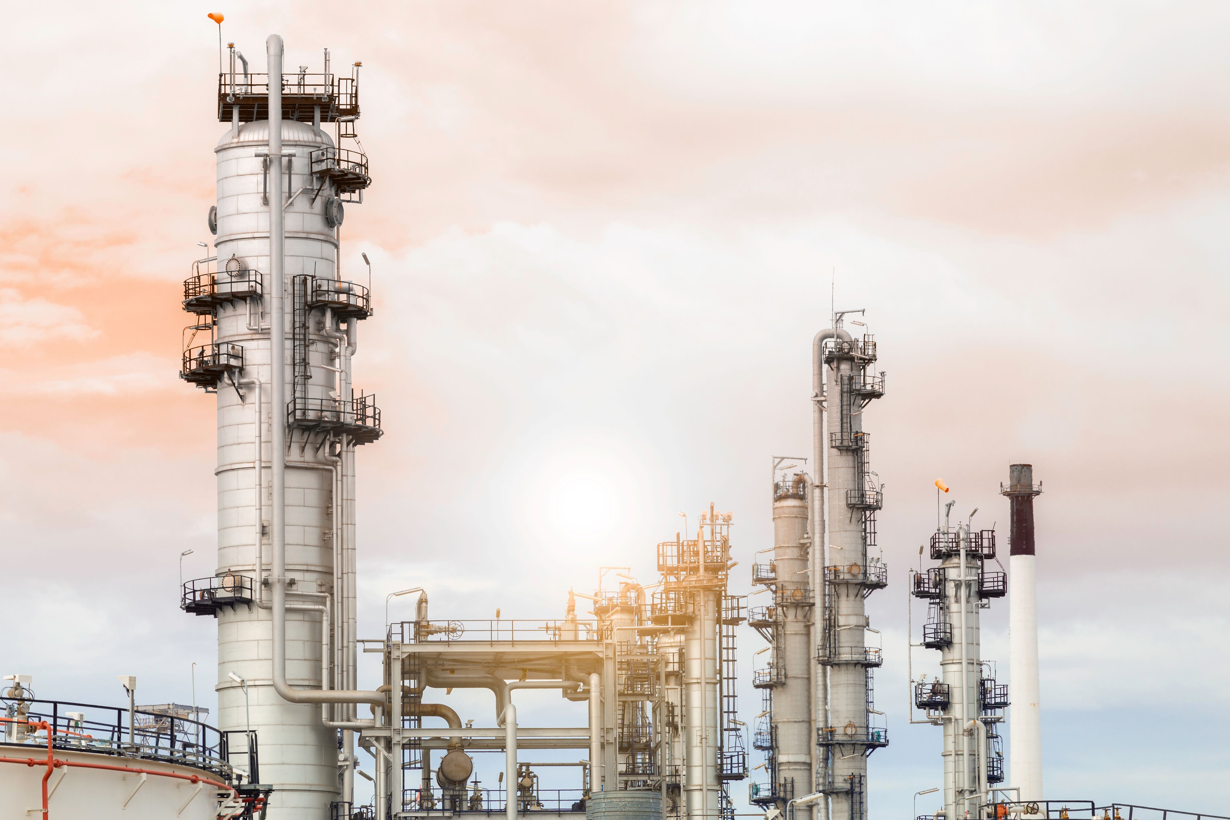 web_Industrial of oil refinery plant from industry zone